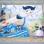 宝塚市が再設置した「鉄腕アトム」のパネル＝宝塚大橋