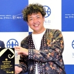 昨年１２月に川西市民文化賞を贈られた鍵井靖章さん（川西市提供）