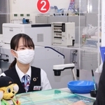 特殊詐欺被害を直前で防いだ尼崎信用金庫上ケ原支店の山口真由さん＝西宮市上ケ原八番町