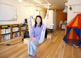 「楽しみながら自立する力を伸ばしたい」と話す「こども基地ａｒｉｋａ」の若松和子代表＝尼崎市武庫之荘１