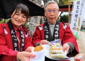 商品化に取り組むプロジェクトメンバー＝尼崎市神田中通３