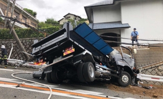 ２０２１年８月に起きた大型トラックの事故（読者提供、画像の一部を加工しています）
