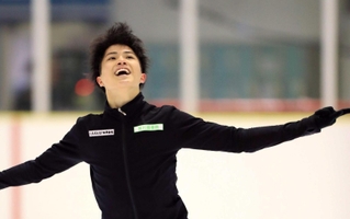 ジュニアＧＰシリーズ出場に向け調整する垣内珀琉選手＝西宮市鳴尾浜１、ひょうご西宮アイスアリーナ（撮影・吉田敦史）