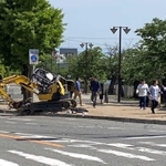 交差点でショベルカーが路上に放り出されたことも（読者提供、画像の一部を加工しています）