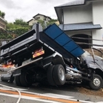 ２０２１年８月に起きた大型トラックの事故（読者提供、画像の一部を加工しています）