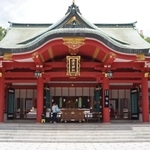 約６０年ぶりに屋根のふき替えを行う西宮神社の拝殿＝西宮市社家町