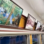 能勢電鉄車内に展示された６３年の歴史を振り返る写真ギャラリー（提供）