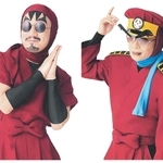 ドクタケ忍者隊バスツアーをエスコートするキャプテン達魔鬼（右）と竜鬼＝（Ｃ）尼子騒兵衛／ＮＨＫ・ＮＥＰ（Ｃ）ミュージカル「忍たま乱太郎」製作委員会