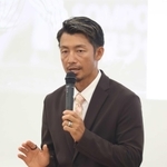 選択の重要性やチャレンジの大切さを語る元プロ野球選手の鳥谷敬さん＝西宮市御茶家所町