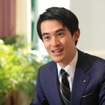 就任から半年を振り返る芦屋市の高島崚輔市長＝芦屋市役所（撮影・吉田敦史）