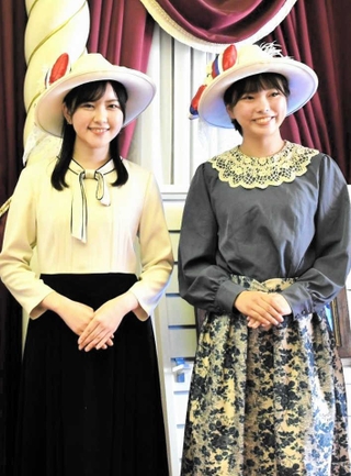 第１２期観光大使「リボンの騎士『サファイア』」に選ばれた山口恵里菜さん（右）と中川眞穂さん＝宝塚市立手塚治虫記念館（提供写真）