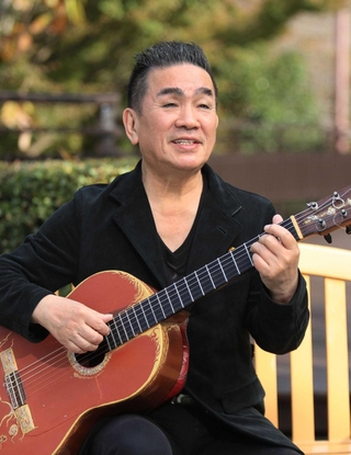 病弱な体でここまで来た。６９歳の年に特別な思いを込め、一里塚としてアルバムを作ったＢＯＲＯさん＝神戸市北区有馬町（撮影・吉田敦史）