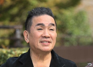 病弱な体でここまで来た。６９歳の年に特別な思いを込め、一里塚としてアルバムを作ったＢＯＲＯさん＝神戸市北区有馬町（撮影・吉田敦史）