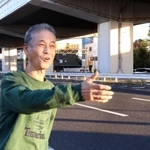 村山実選手と握手した場所で当時を振り返る千坂正志さん＝尼崎市西本町６