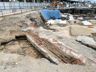 小田南公園の再整備工事の現場から出てきた大日本紡績杭瀬工場の基礎（尼崎市提供）