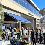 完成した西宮地方卸売市場の新施設でにぎわう青果店＝西宮市池田町