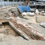 小田南公園の再整備工事の現場から出てきた大日本紡績杭瀬工場の基礎（尼崎市提供）