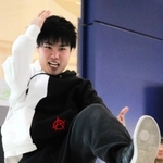 耳に障害のある参加者。全身を大きく使った動きを繰り出した＝伊丹市藤ノ木１