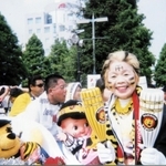 阪神タイガースがセ・リーグを制覇した２００５年の引田孝子さん。この年はタイガーヘアで声援を送った（本人提供）