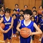 初の全国大会に挑む西宮浜シーガルズの選手たち＝西宮市西宮浜４、西宮浜義務教育学校（撮影・吉田敦史）