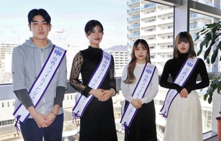 清和源氏まつりの懐古行列に出演する（左から）岸本和之さん、郷朱里さん、宮路琴羽さん、石本結愛さん（川西市提供）