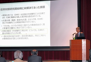 研究について説明する大阪大大学院の祖父江友孝教授＝尼崎市西御園町、尼崎市立中央南生涯学習プラザ
