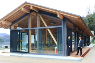 お披露目された川西市黒川里山センターの新棟＝川西市黒川谷垣内