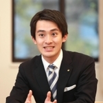 就任からの１年を振り返る芦屋市の高島崚輔市長＝芦屋市打出小槌町、打出教育文化センター（撮影・吉田敦史）