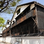 ２００年以上前に建てられた酒蔵を改装した「白雪ブルワリービレッジ長寿蔵」＝伊丹市中央３