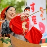 １５０年ぶりにえびすかきを再興した武地秀実さん。えびす様のような笑顔で、周囲に福を振りまいた（提供）