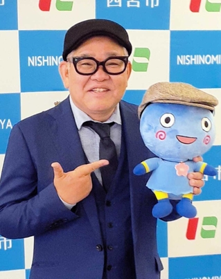 「西宮市ええもんひろめ大使」に任命されたお笑いコンビ「矢野・兵動」の兵動大樹さん＝西宮市役所
