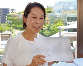 河東けいさんのライフワークを引き継ぎ、一人芝居に初挑戦する末永直美さん＝西宮市高松町