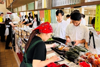 卒業生らが運営する西宮甲山高校の食堂＝西宮市鷲林寺