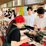 卒業生らが運営する西宮甲山高校の食堂＝西宮市鷲林寺