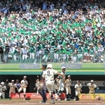 報徳、夏6年ぶり頂点 スタンド埋めた緑の大応援団、歓喜に沸く