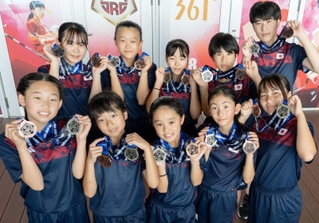 縄跳びのアジア選手権大会で好成績を残したなでしこなわとびクラブのメンバー（提供）