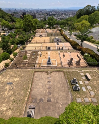 広大な区画が並ぶ芦屋市霊園＝芦屋市朝日ケ丘町（撮影・吉田敦史）