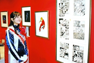 代表作「コブラ」の直筆原稿などが並ぶ寺沢武一展＝宝塚市立手塚治虫記念館
