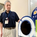 西宮市内８カ所に設置された衣類の回収ボックス「ＰＡＳＳＴＯ」＝市役所