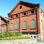 尼崎市内に残るれんが建築で２番目に古く、地域のランドマークとして親しまれたレンガ倉庫（尼崎市立歴史博物館提供）