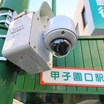 商店街に設置されたＡＩカメラ＝西宮市甲子園口３（撮影・吉田敦史）
