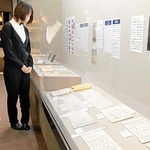 明治、大正時代など酒造りに関する貴重な資料が展示される会場＝西宮市鞍掛町