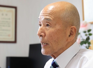 三村正之さん。虐待の記憶は今も脳裏に焼き付いている＝宝塚市野上２（撮影・吉田敦史）