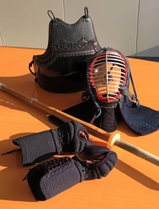 剣道の防具と竹刀（写真はイメージです）＝撮影・笠原次郎