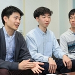 大阪大のボランティアサークルで被災地支援に携わった（左から）塩田朋陽さん、小林諒真さんら＝西宮市和上町（撮影・吉田敦史）