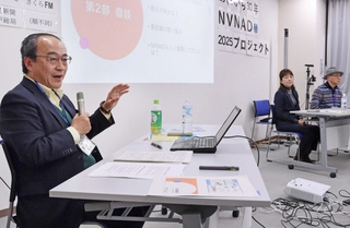 シンポジウムで発言する（左から）渥美公秀さん、石塚裕子さん、矢守克也さん＝西宮市染殿町