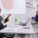 シンポジウムで発言する（左から）渥美公秀さん、石塚裕子さん、矢守克也さん＝西宮市染殿町