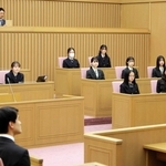 芦屋の県立３高校の生徒が参加し、活発な議論を繰り広げた＝芦屋市議会議場