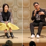 母校の関学大で対談する岸田奈美さん（左）と松永Ｋ三蔵さん＝西宮市上ケ原一番町