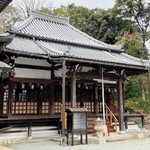 さい銭箱などを狙った被害が相次ぎ、防犯対策を強める平林寺＝宝塚市社町